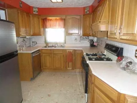 411 Falcon, Jackson, MI 49202 photo 5