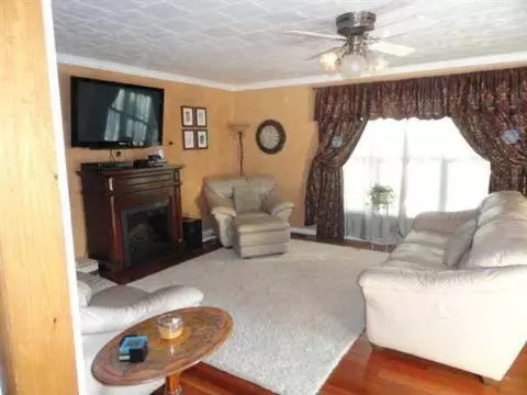 411 Falcon, Jackson, MI 49202 photo 2