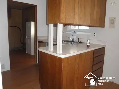 21044 Beech Daly, Brownstown, MI 48134 photo 5