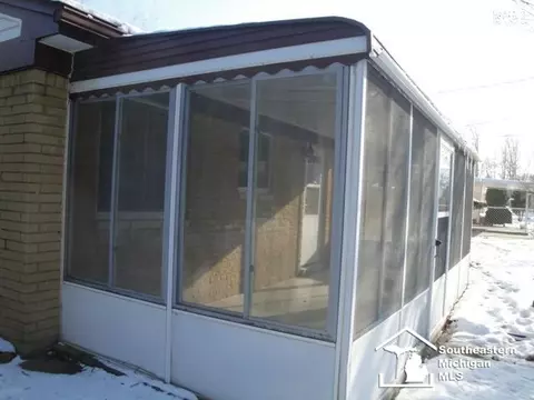 21044 Beech Daly, Brownstown, MI 48134 photo 2