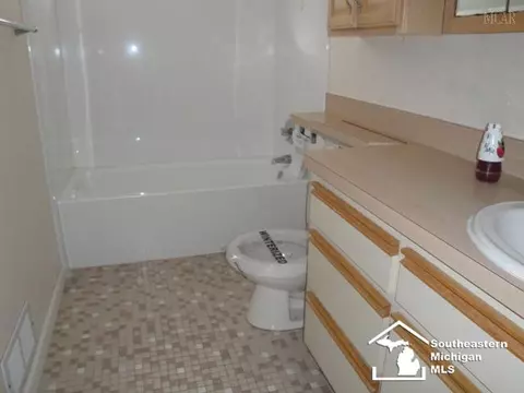 21044 Beech Daly, Brownstown, MI 48134 photo 9