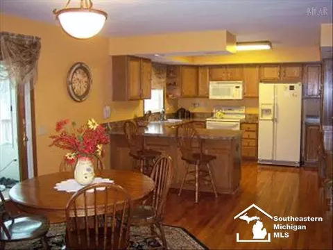 2072 Vivian, Monroe, MI 48162 photo 3
