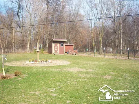 2072 Vivian, Monroe, MI 48162 photo 9