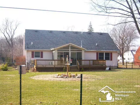 2072 Vivian, Monroe, MI 48162 photo 12