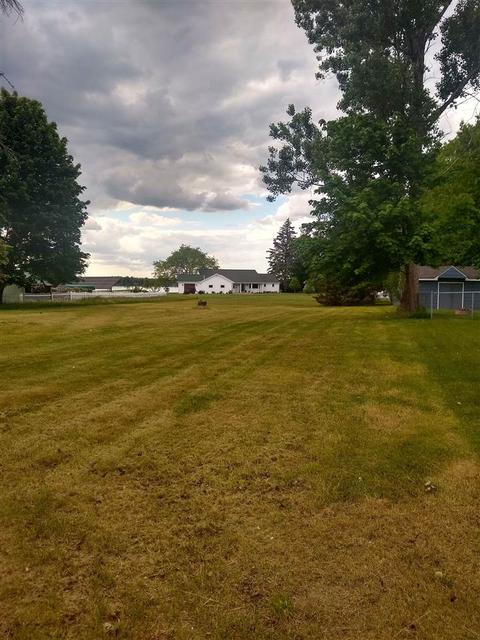 916 Sunnyside Dr, Cadillac, MI 49601