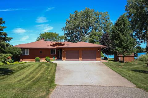 1072 Crown Pt, Lake Isabella, MI 48883