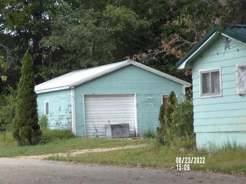 612 N Harrison St, Harrison, MI 48625 photo 2
