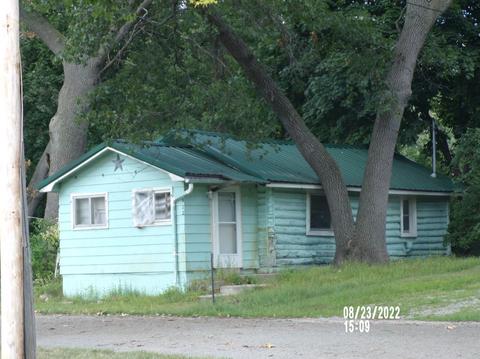 612 N Harrison St, Harrison, MI 48625 photo 1