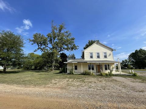 7989 E Fillmore Rd, Ithaca, MI 48847 photo 2