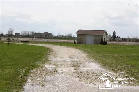 8277 Scofield, Maybee, MI 48159 photo 3