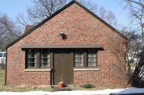 415 S Thompson, Jackson, MI 49203 photo 4