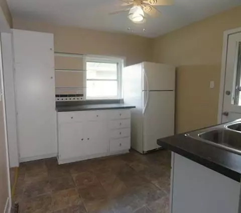 837 Center, Jackson, MI 49202 photo 6