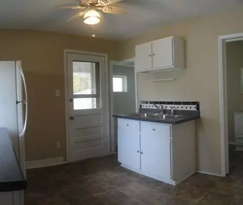 837 Center, Jackson, MI 49202 photo 5