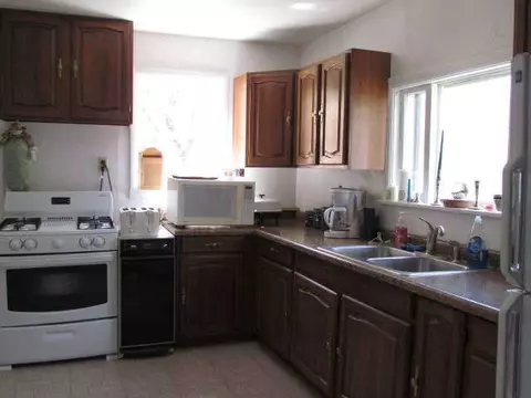 313 E Trl, Jackson, MI 49201 photo 2