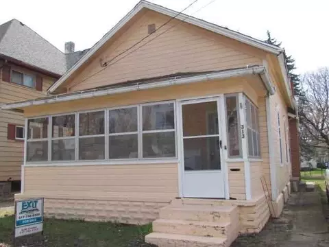 313 E Trl, Jackson, MI 49201 photo 1