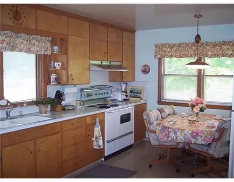 7285 Textile, Saline, MI 48176 photo 4