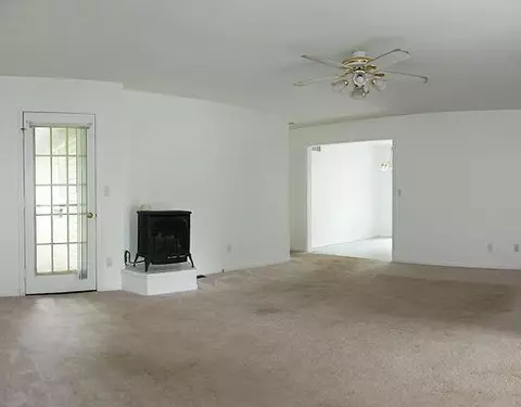 36866 Menton, Romulus, MI 48174 photo 2