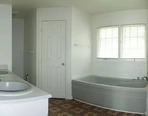 36866 Menton, Romulus, MI 48174 photo 9