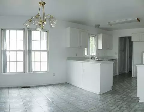36866 Menton, Romulus, MI 48174 photo 4
