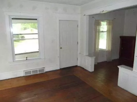 806 Third, Jackson, MI 49203 photo 3