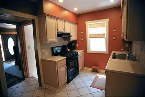 766 Oakridge, Jackson, MI 49203 photo 5