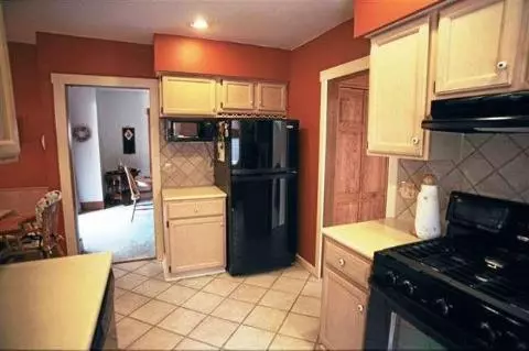 766 Oakridge, Jackson, MI 49203 photo 4