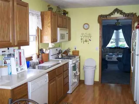 851 Concord, Jackson, MI 49202 photo 2