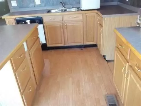 1326 Locust, Jackson, MI 49203 photo 2