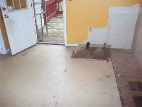 916 Whitney, Jackson, MI 49202 photo 2