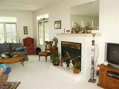 1900 Sandstone, Jackson, MI 49201 photo 2