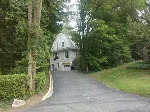 817 Oakridge, Jackson, MI 49203 photo 1