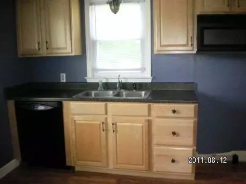 423 Peacock, Jackson, MI 49202 photo 2