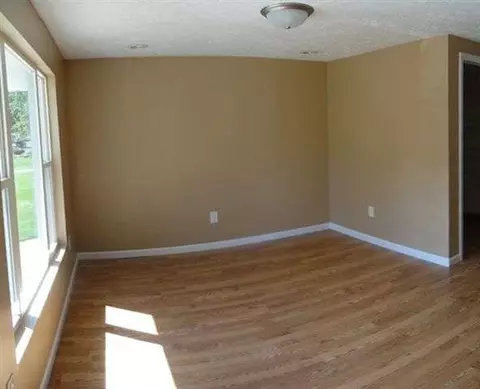 5672 Holly, Jackson, MI 49201 photo 3