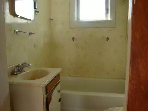 631 Wayne, Jackson, MI 49202 photo 3