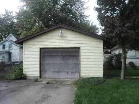 1040 Maple, Jackson, MI 49203 photo 5