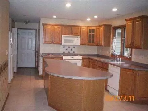 4822 Stonewood, Jackson, MI 49201 photo 2