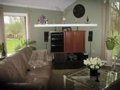 8237 Bunkerhill, Jackson, MI 49201 photo 2