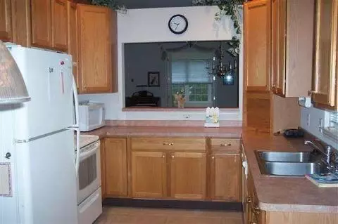 841 E Barrington, Jackson, MI 49203 photo 5