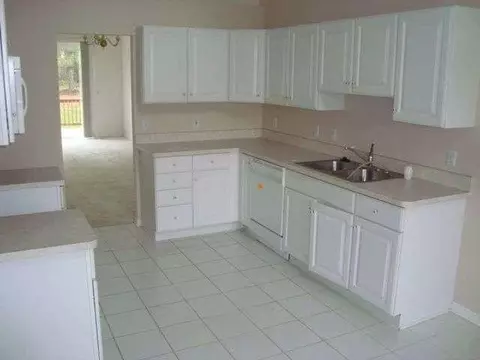 852 E Barrington, Jackson, MI 49203 photo 3