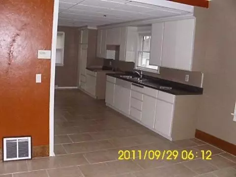 736 Loomis, Jackson, MI 49202 photo 4