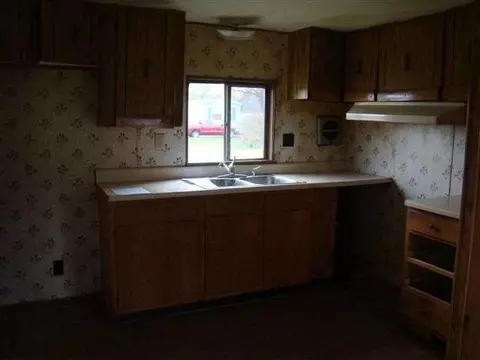 1013 Henry, Jackson, MI 49201 photo 5