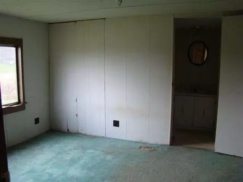 1013 Henry, Jackson, MI 49201 photo 2