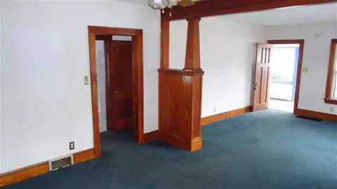 330 E Addison, Jackson, MI 49203 photo 2