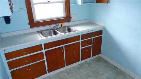 330 E Addison, Jackson, MI 49203 photo 4