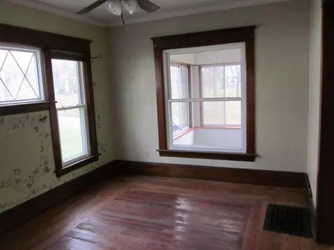 402 Edgewood, Jackson, MI 49201 photo 2