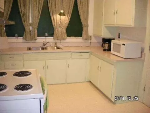 1112 First, Jackson, MI 49202 photo 3