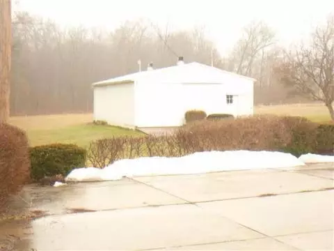 5715 Lansing, Jackson, MI 49201 photo 2