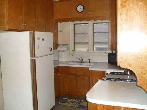 124 Arnold, Jackson, MI 49202 photo 2