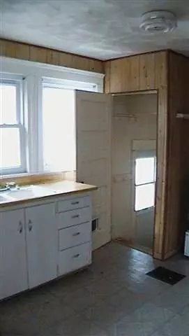 117 Walcott, Jackson, MI 49203 photo 6