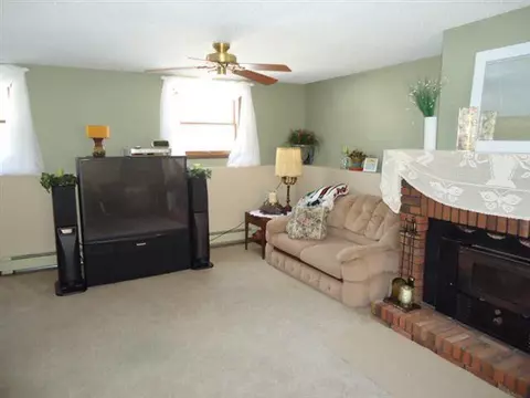 5653 Wheaton, Jackson, MI 49201 photo 2